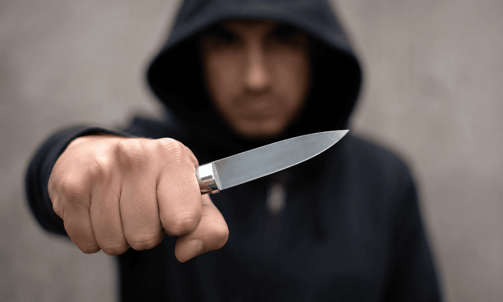 Condenan a cinco años y un día de cárcel a hombre que amenazó con un cuchillo para robar un celular