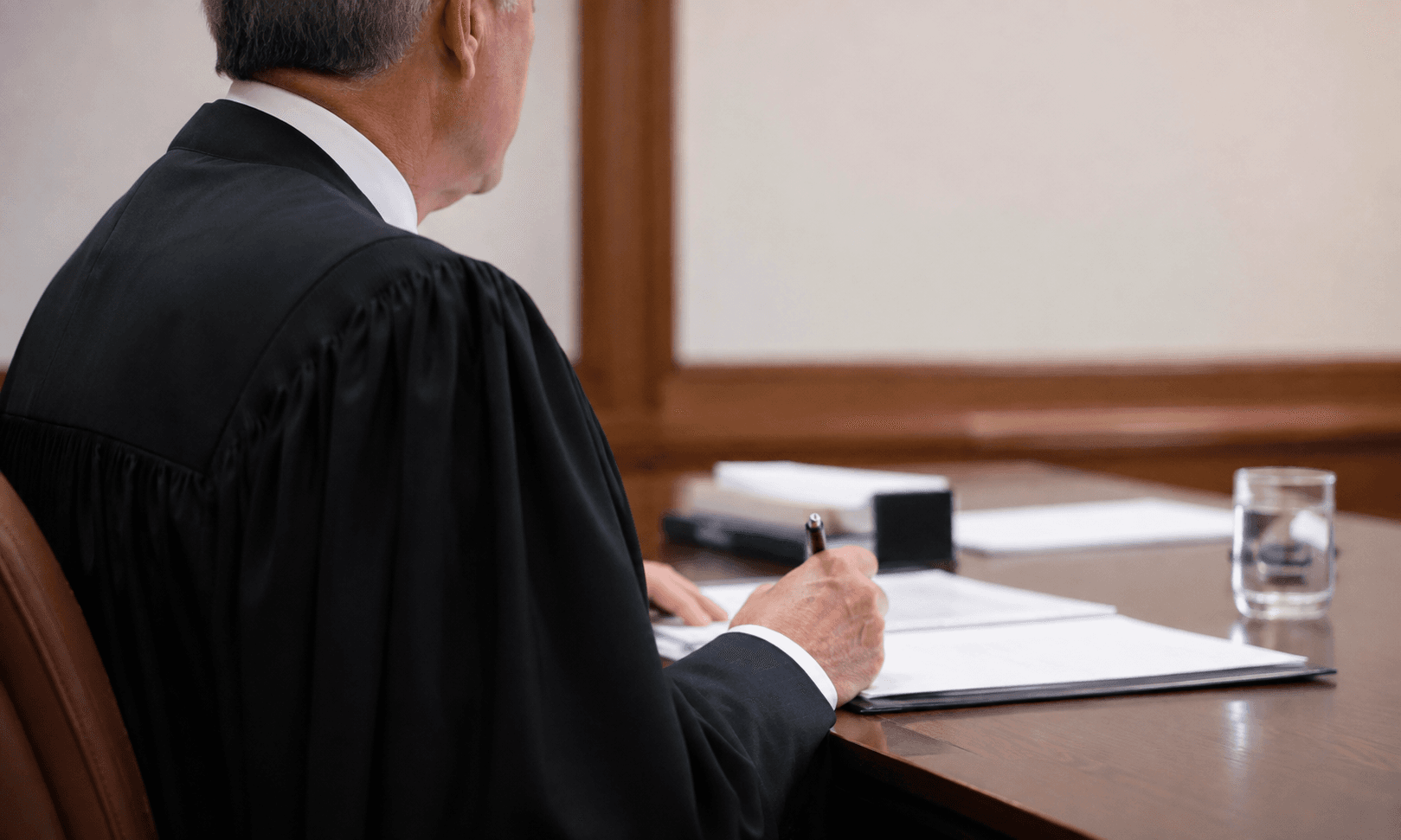 No toda decisión de un árbitro es un laudo impugnable ante la justicia